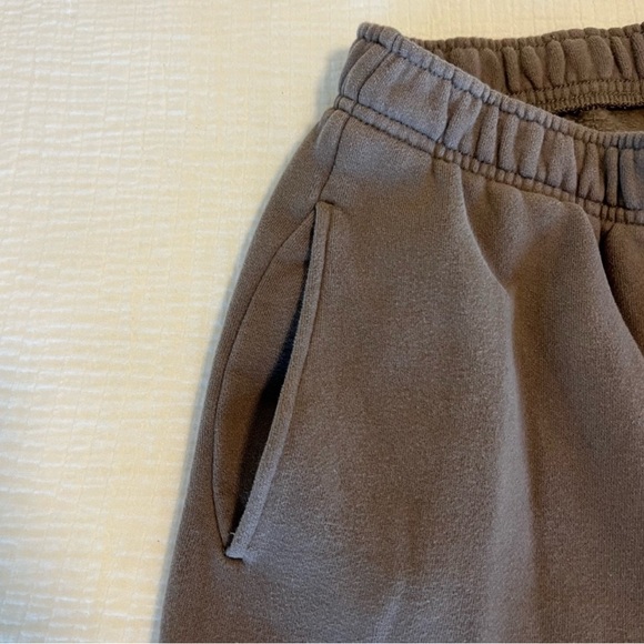 SOLD❗️Aritzia TNA sweatpants high rise taupe M - Picture 6 of 9